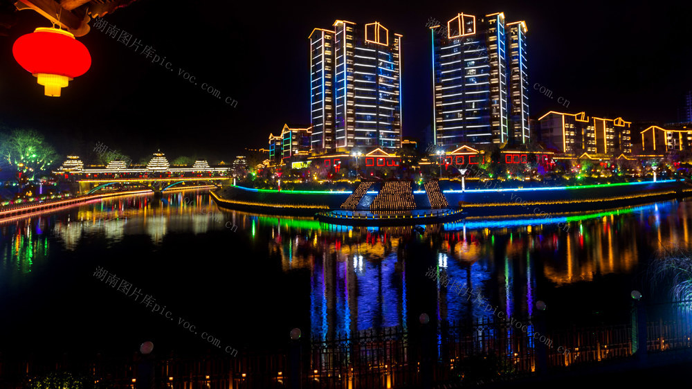 通道  夜景 灯光  扮靓  县城  年味  浓