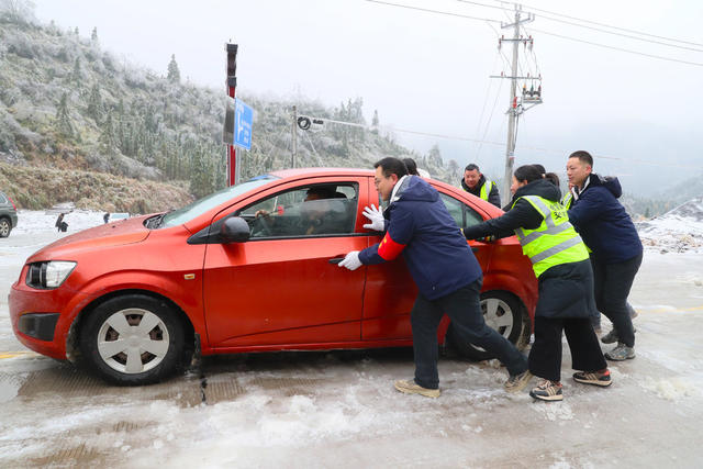 除冰  铲雪  交通  安全