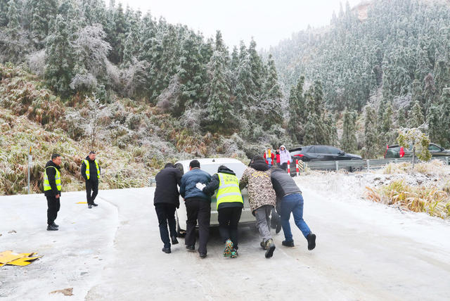 除冰  铲雪  交通  安全