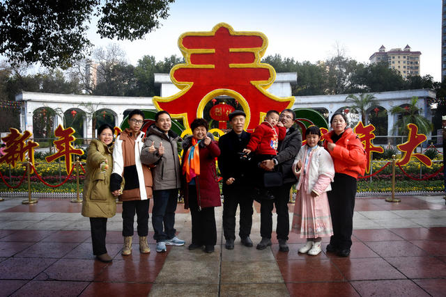  Look at this family Happy New Year's Eve Group Photo   