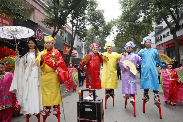 龙腾虎跃过大年