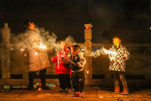 新春 烟花 迎新 春节 喜庆
