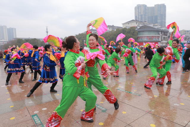 花灯  龙灯  苗族婚嫁习俗