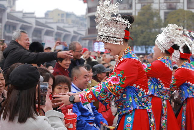 花灯  龙灯  苗族婚嫁习俗