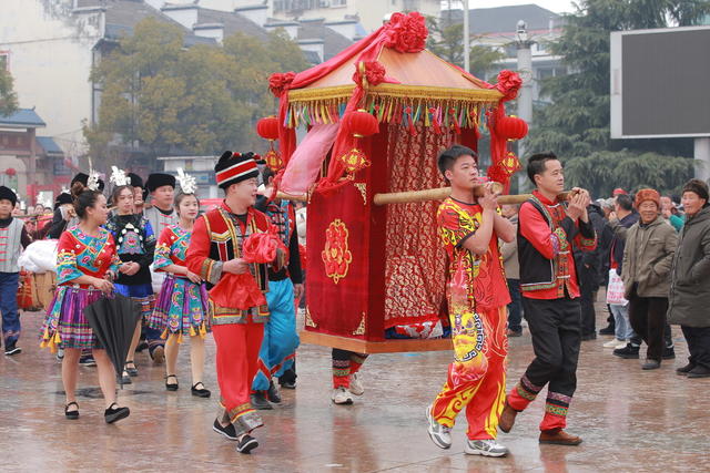 花灯  龙灯  苗族婚嫁习俗