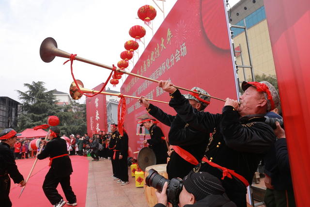 花灯  龙灯  苗族婚嫁习俗