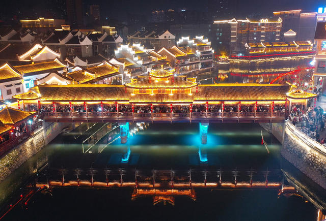 春节 夜色 游客