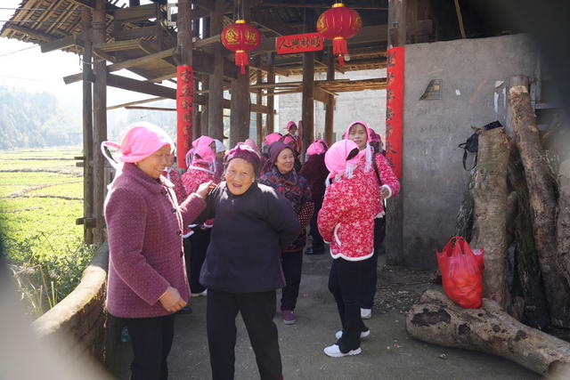 通道：一起“回娘家“拜年   阖家欢乐的”年味“