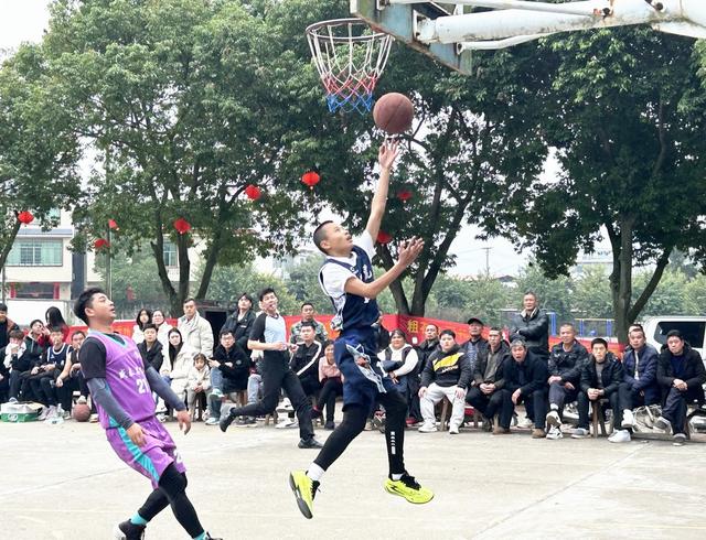  多彩活动 共度新春
