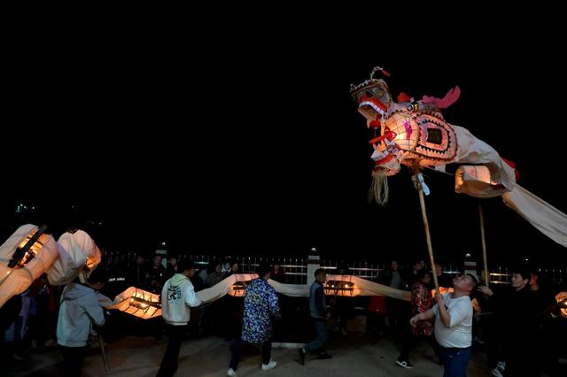 春节  龙灯 传统  习俗  拜年