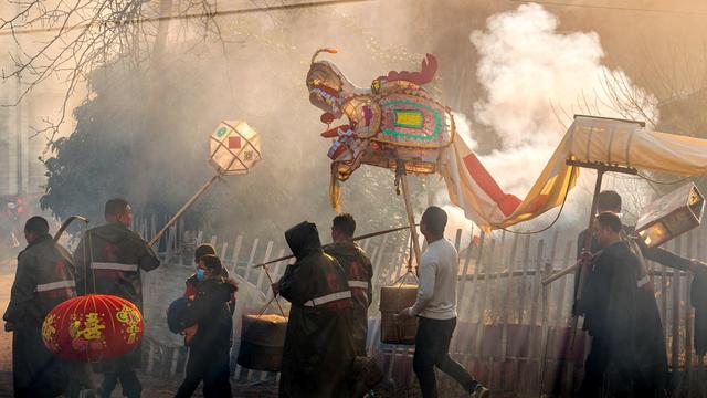 春节  龙灯 传统  习俗  拜年