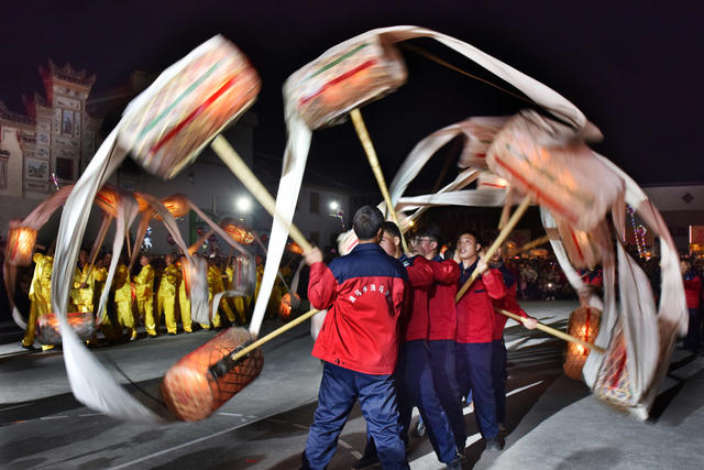 舞龙耍狮过大年