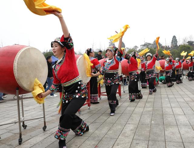 欢天喜地闹新春