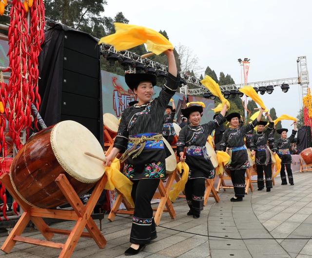 欢天喜地闹新春