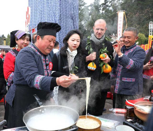  厨艺大比拼   快乐闹新春