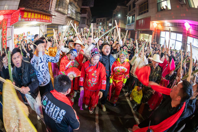 龙灯闹春  热热闹闹过新春