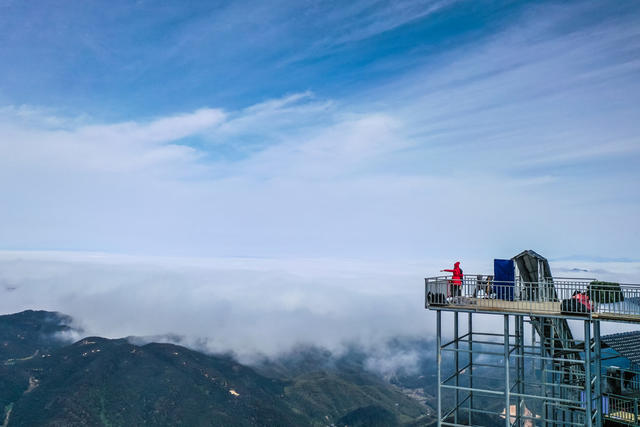 云海 景区 游客 旅游 风景 风光 自然
