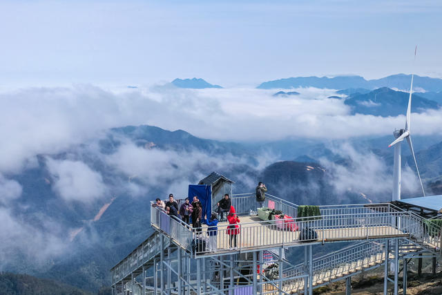 云海 景区 游客 旅游 风景 风光 自然