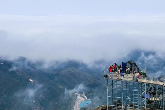 云海 景区 游客 旅游 风景 风光 自然