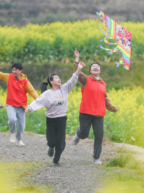 春节
假期
志愿
大学生
农村孩子