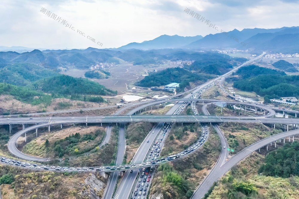 返程 高速公路 车流 南下 春运 交通 二广高速