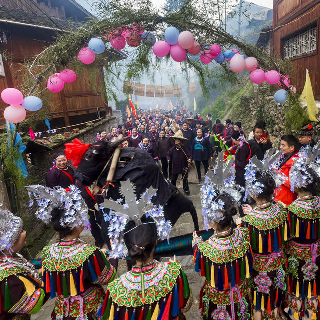 湖南 通道 侗寨 村民 庆祝 新建 鼓楼 落成