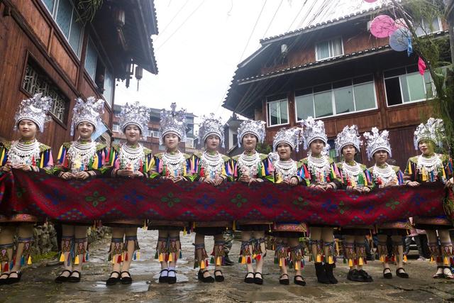 湖南 通道 侗寨 村民 庆祝 新建 鼓楼 落成