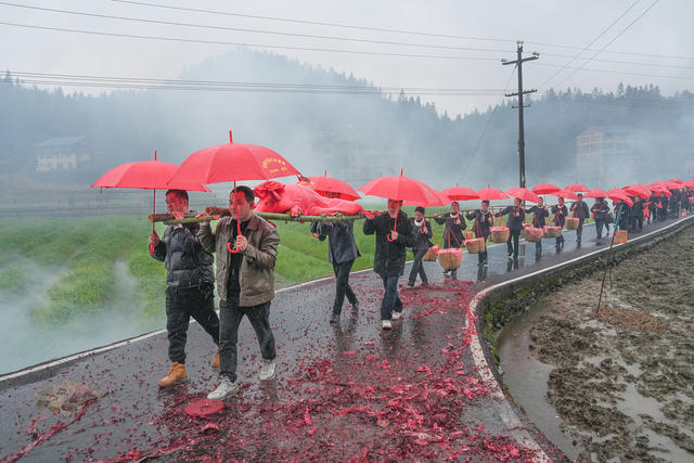 春节  侗族 民俗  闹春牛  打糍粑  吃会