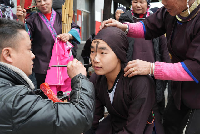 春节  侗族 民俗  闹春牛  打糍粑  吃会