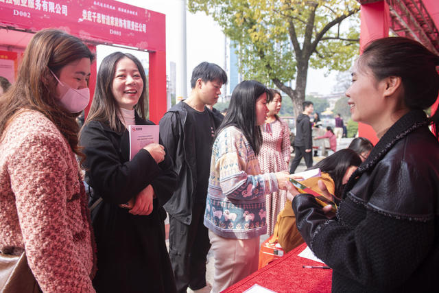 湖南娄底 春风送岗  求职者 新春 就业