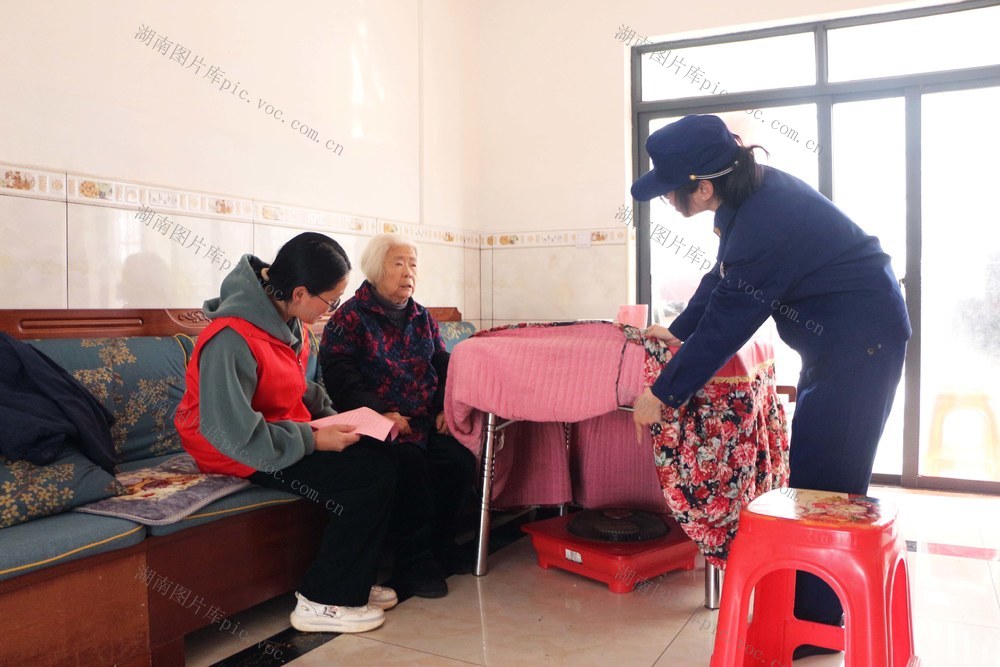 消防宣传 关爱独居老人