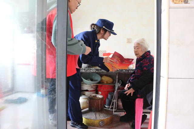 消防宣传 关爱独居老人