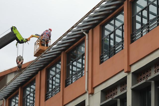 土家族 湘西 工人 苗族 高空 除险 施工 作业 校园 安全 开学