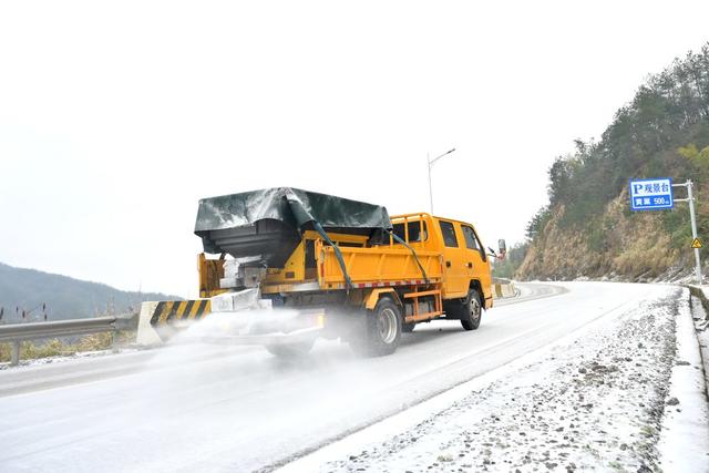 冰雪  除冰  救灾  保畅通  路政  公路