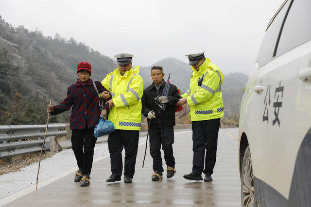 湖南 新田 交警 护行 暖民心