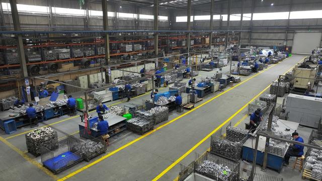 企业生产 工人 生产车间 航拍