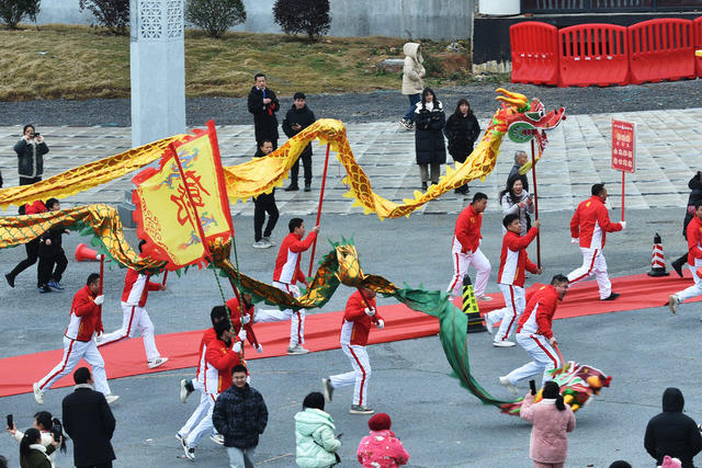 临武：舞龙大会闹元宵