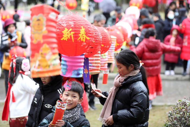 闹元宵 春节 新春 欢天喜地 传统文化

