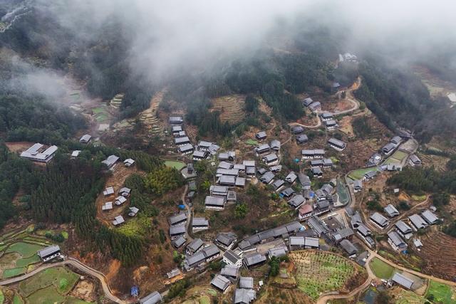 庭院经济、古寨、民宿、旅游、乡村