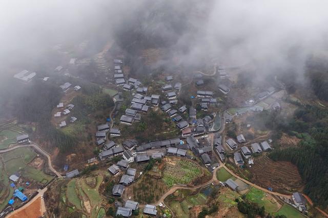 庭院经济、古寨、民宿、旅游、乡村