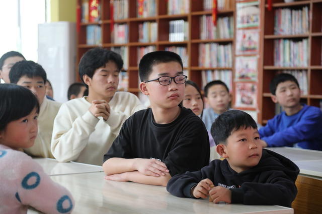 留守儿童 农家书苑 学习 手工 支教 夏令营 笑脸