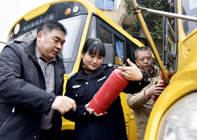 嘉禾：校车“体检” 保安全 