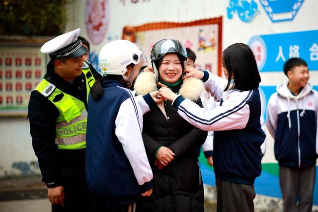 开学、交通安全、安全防护、学生、学校