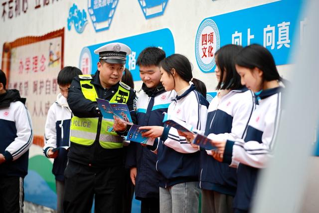 开学、交通安全、安全防护、学生、学校