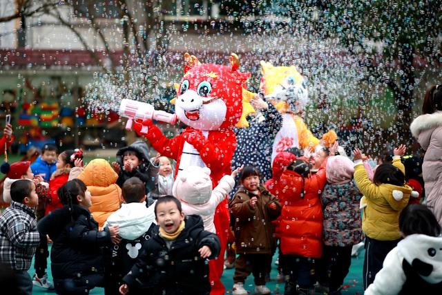 开学、新学期、学生、校园、龙