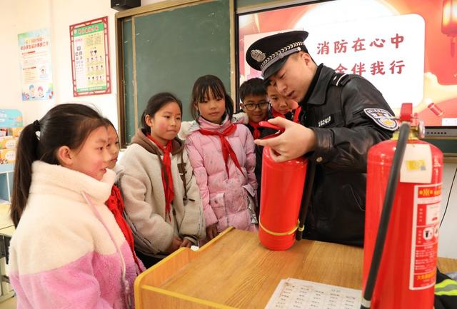 消防安全进校园    上好开学第一课