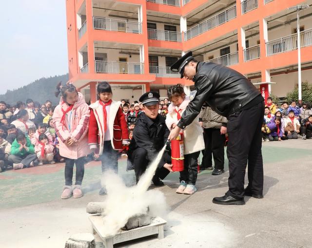 消防安全进校园    上好开学第一课