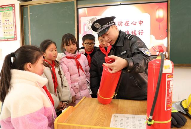 消防安全进校园    上好开学第一课