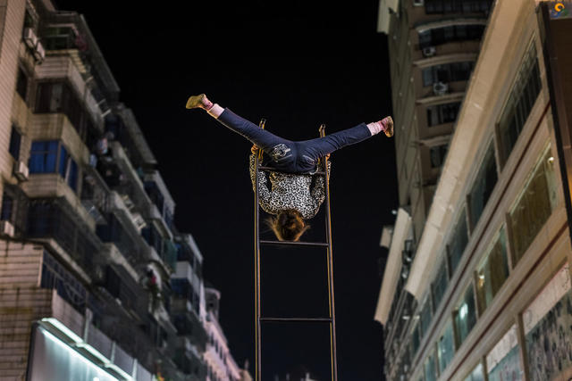 儿童  孩子  步行街  生活  趣味  浏阳  夜晚  街拍