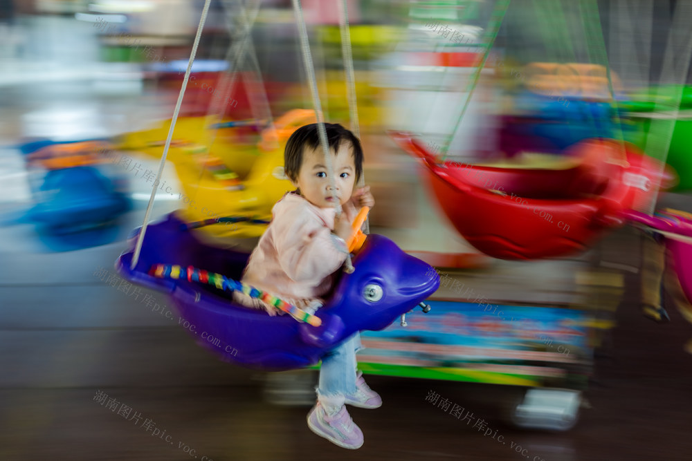  Children's pedestrian street life fun Liuyang night street shot